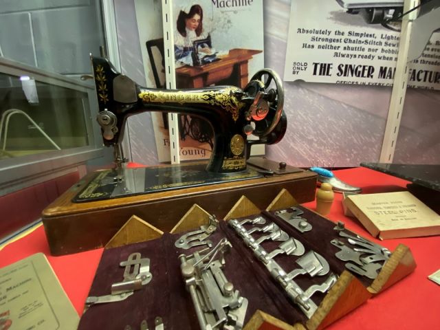 sewing_display_01-1600px